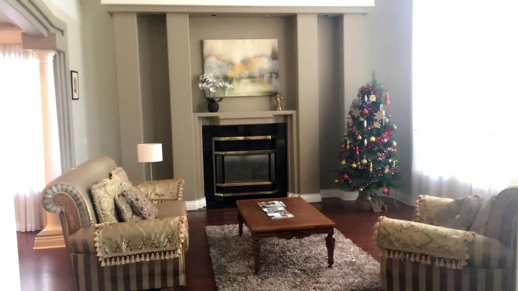 Проживание в семье Vancouver Airport Blueberry Manor